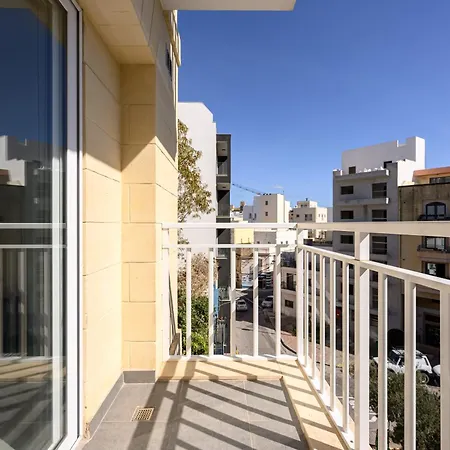 ホームステイ F9 3, Private Two Single Beds With Shared Bathroom In Shared Flat