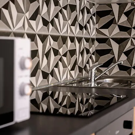 F9 3, Private Two Single Beds With Shared Bathroom In Shared Flat 姆西达