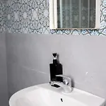 F9 3, Private Two Single Beds With Shared Bathroom In Shared Flat *