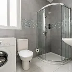 Privat bolig F9 3, Private Two Single Beds With Shared Bathroom In Shared Flat *