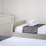 F9 3, Private Two Single Beds With Shared Bathroom In Shared Flat *