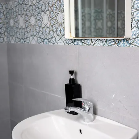 F9 3, Private Two Single Beds With Shared Bathroom In Shared Flat *