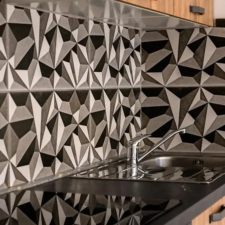 Séjour chez l'habitant F9 3, Private Two Single Beds With Shared Bathroom In Shared Flat