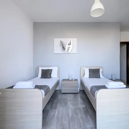 F9 3, Private Two Single Beds With Shared Bathroom In Shared Flat Msida