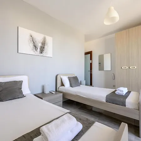 F9 3, Private Two Single Beds With Shared Bathroom In Shared Flat * Msida