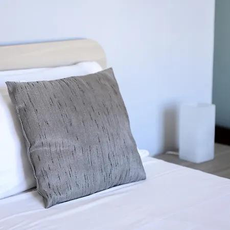 F9 3, Private Two Single Beds With Shared Bathroom In Shared Flat 民宿