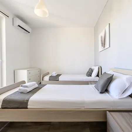 Séjour chez l'habitant F9 3, Private Two Single Beds With Shared Bathroom In Shared Flat Msida