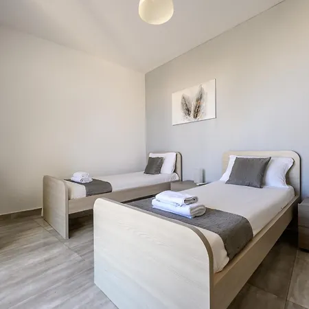 F9 3, Private Two Single Beds With Shared Bathroom In Shared Flat