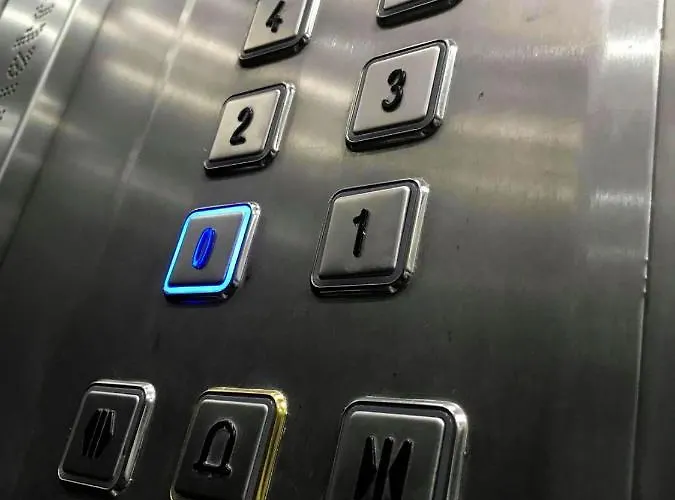 F9 3, Private Two Single Beds With Shared Bathroom In Shared Flat