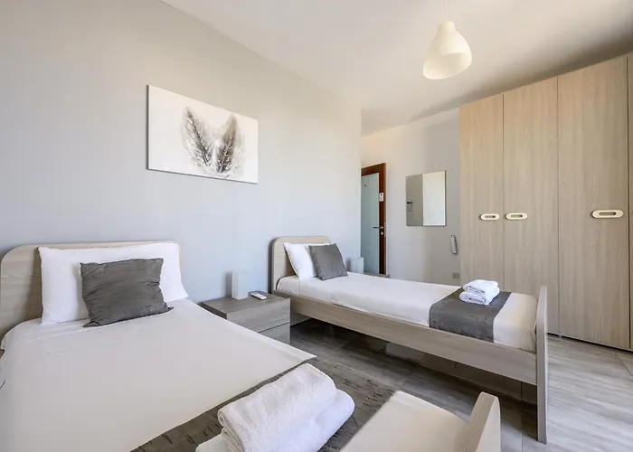 F9 3, Private Two Single Beds With Shared Bathroom In Shared Flat * Msida