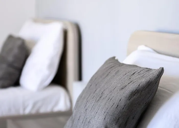 F9 3, Private Two Single Beds With Shared Bathroom In Shared Flat