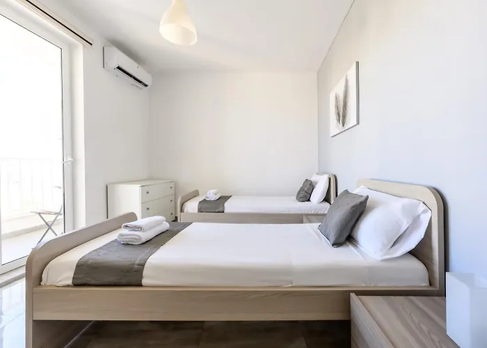 Kwatera prywatna F9 3, Private Two Single Beds With Shared Bathroom In Shared Flat Msida