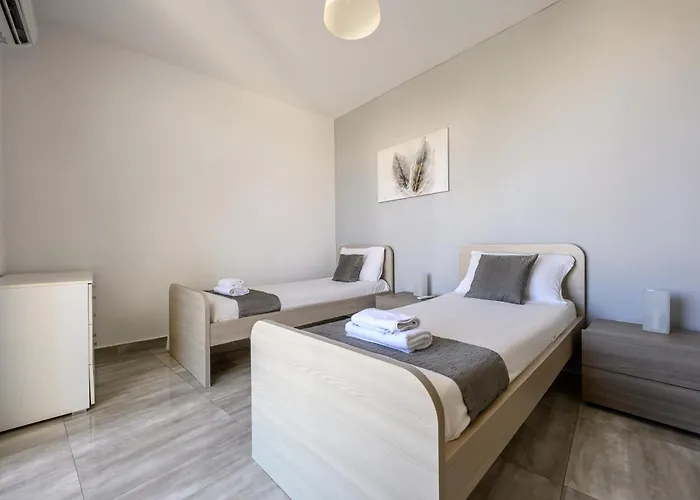 F9 3, Private Two Single Beds With Shared Bathroom In Shared Flat